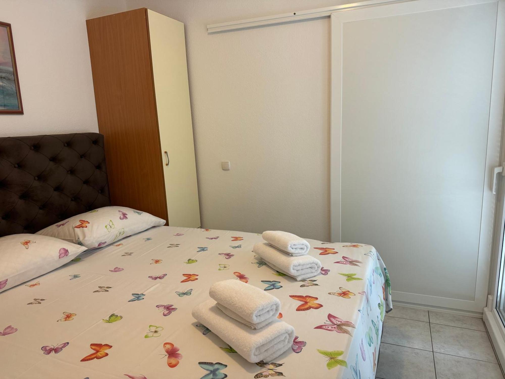 House 100M From The Beach With Free Parking And Breakfast Baška Voda Екстериор снимка