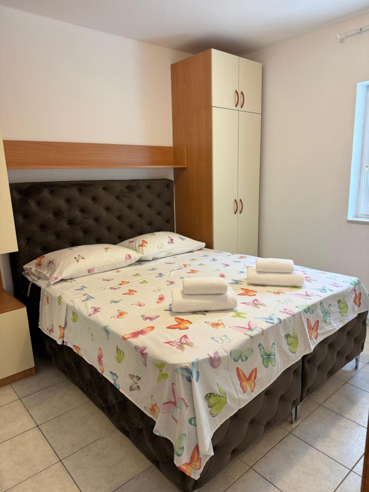 House 100M From The Beach With Free Parking And Breakfast Baška Voda Екстериор снимка