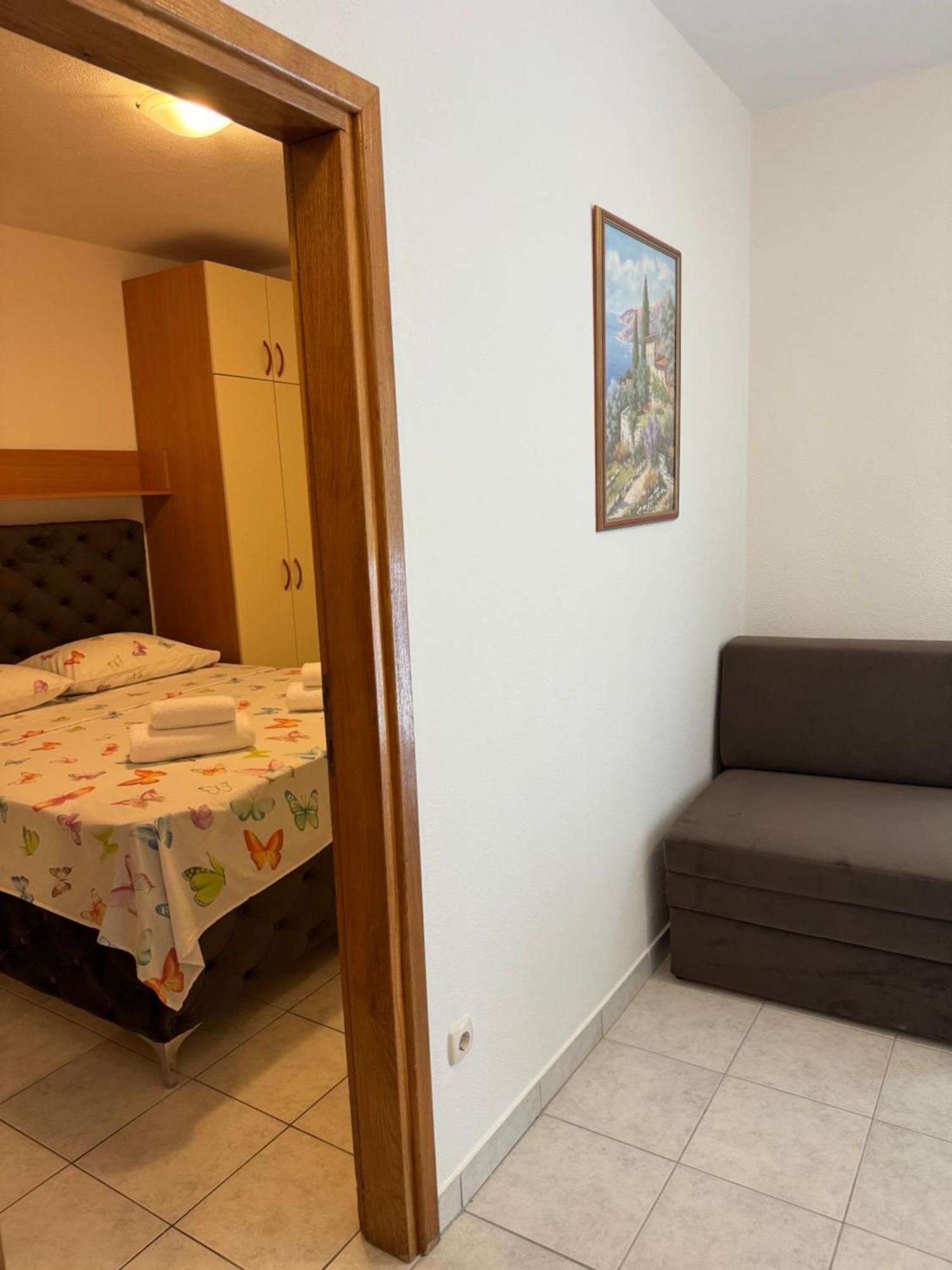 House 100M From The Beach With Free Parking And Breakfast Baška Voda Екстериор снимка