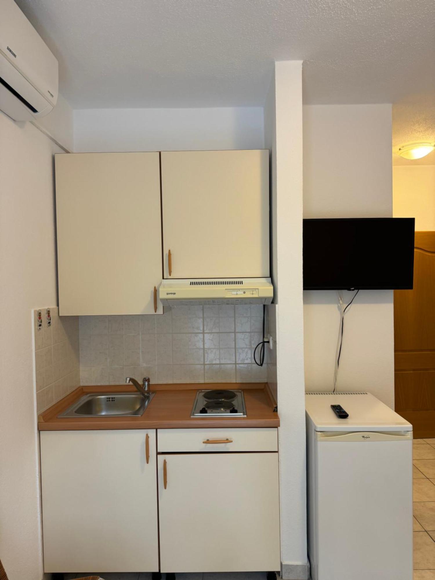 House 100M From The Beach With Free Parking And Breakfast Baška Voda Екстериор снимка