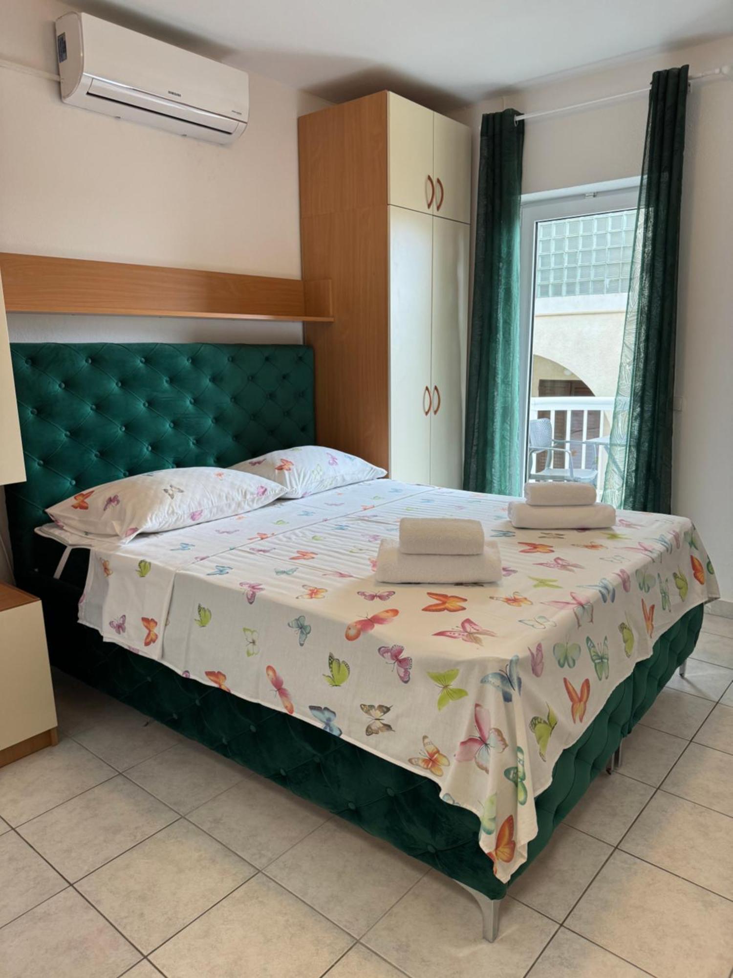 House 100M From The Beach With Free Parking And Breakfast Baška Voda Екстериор снимка