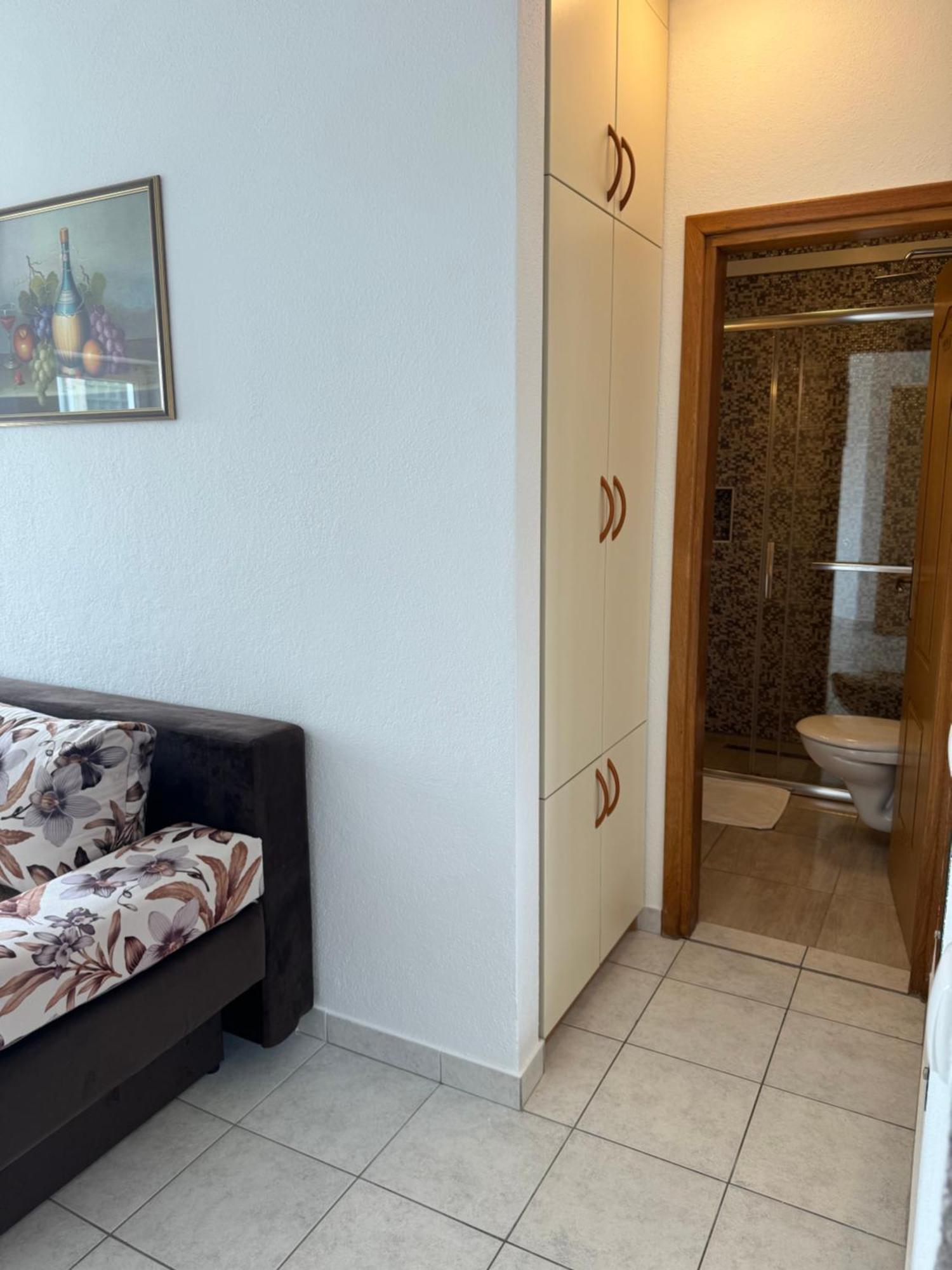 House 100M From The Beach With Free Parking And Breakfast Baška Voda Екстериор снимка
