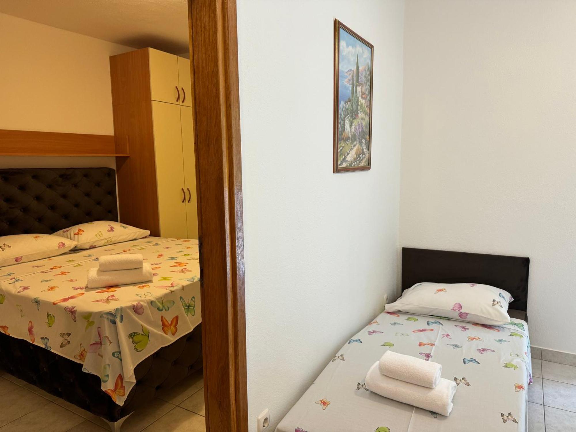 House 100M From The Beach With Free Parking And Breakfast Baška Voda Екстериор снимка