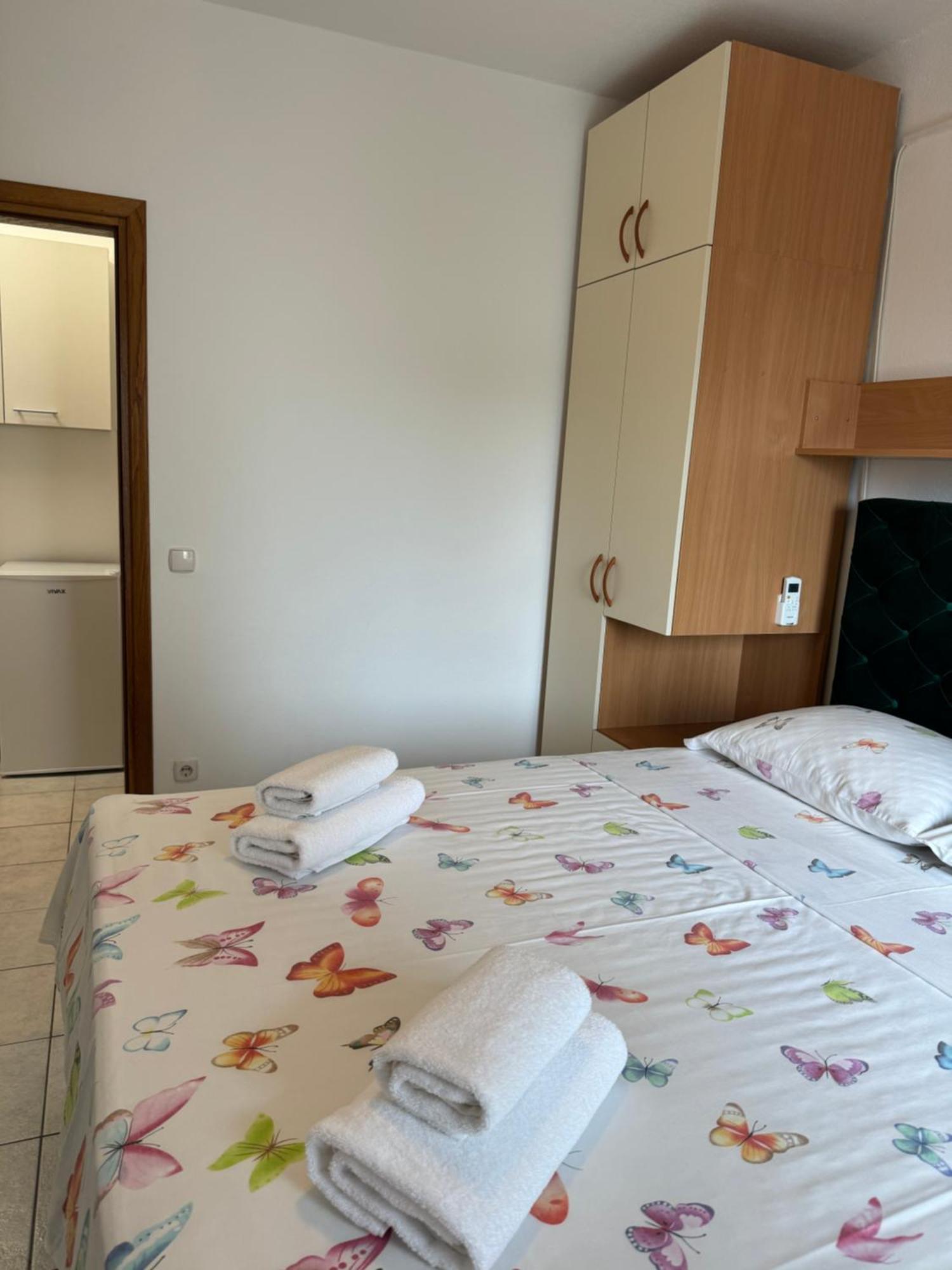 House 100M From The Beach With Free Parking And Breakfast Baška Voda Екстериор снимка