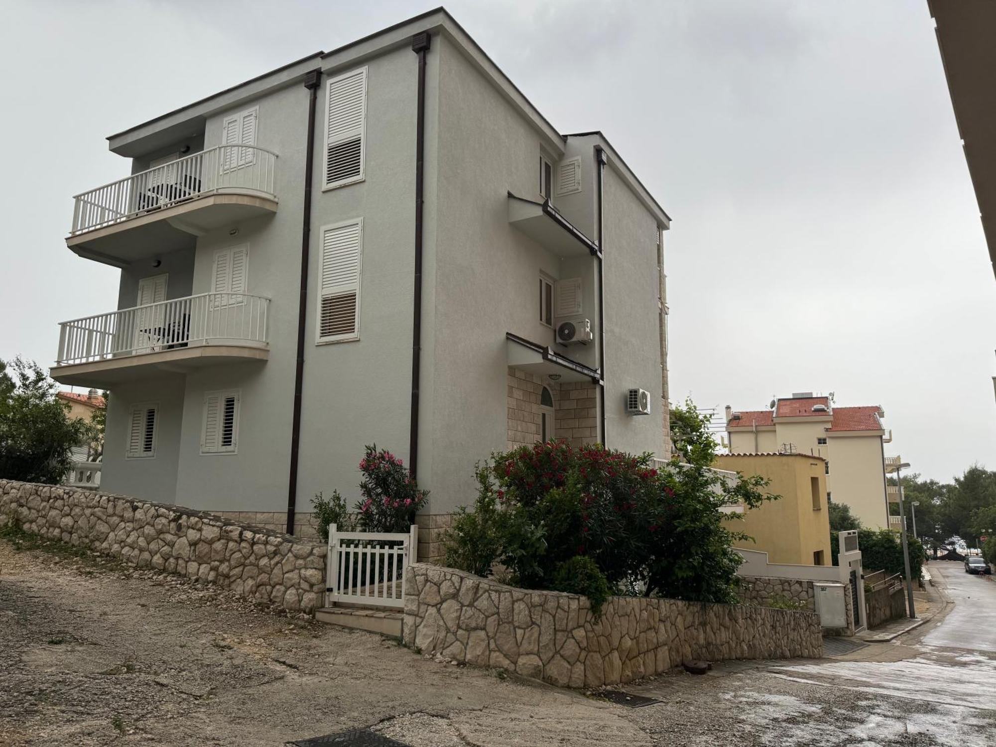 House 100M From The Beach With Free Parking And Breakfast Baška Voda Екстериор снимка